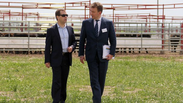 Председатель Правительства Российской Федерации Д.А.Медведев и президент агропромышленного холдинга «Мираторг» В.В.Линник