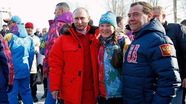 С Президентом России Владимиром Путиным и посетительницей соревнований по лыжным гонкам